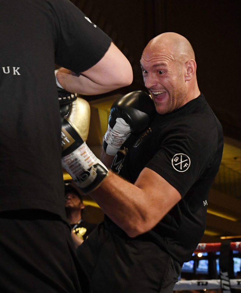 Conor McGregor khen Tyson Fury là tay đấm số một của giới Boxing hạng nặng Conor McGregor khen Tyson Fury là tay đấm số một của giới Boxing hạng nặng